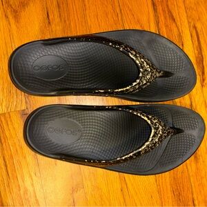 Oofos flip flops